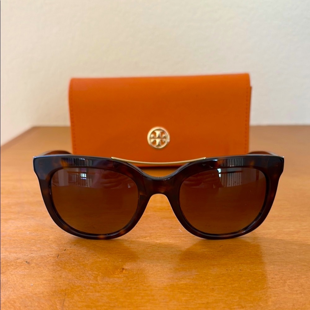 Tory Burch Brown and Gold Sunglasses Classic Wayfarer Style